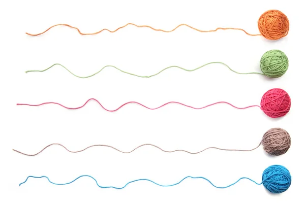 Цветные Шарики Хлопчатобумажные Нити Изолированы Белом Фоне Набор Пяти Цветных — стоковое фото