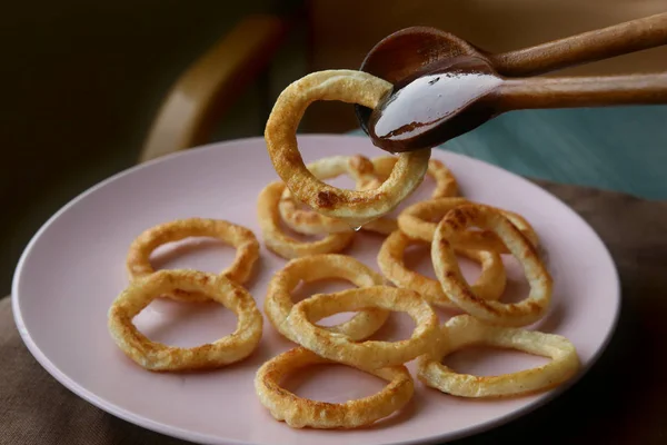 Gebakken Inktvis Ringen Plaat Snack Inktvis Ringen — Stockfoto