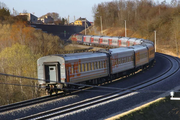 Giro Ferroviario Con Treno Passeggeri Girevole Girare Ferrovia All Inizio — Foto Stock