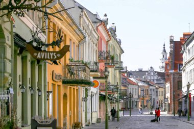 Kaunas, Litvanya 3 Nisan 2019: Kaunas eski kentinde Vilnius Caddesi görünümü. Kaunas kentinin eski kentinde yaya caddesi.