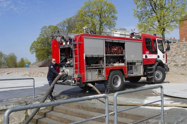 Kaunas Litauen April 2019 Brandkår Akut Övning Brandmän Testar Brandslangar — Stockfoto