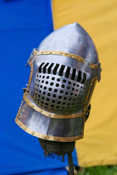 Middeleeuwse Ridder Helm Ijzeren Helm Het Middeleeuws Ridder Toernooi — Stockfoto