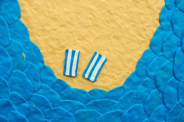 Plastiğin arka plan plajı, üst manzara. Deniz ve kum modelleme kil konsepti. Plaj konsepti