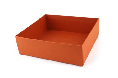 Beyaz arka planda izole edilmiş turuncu karton kutu. Aç hediye paketini aç.