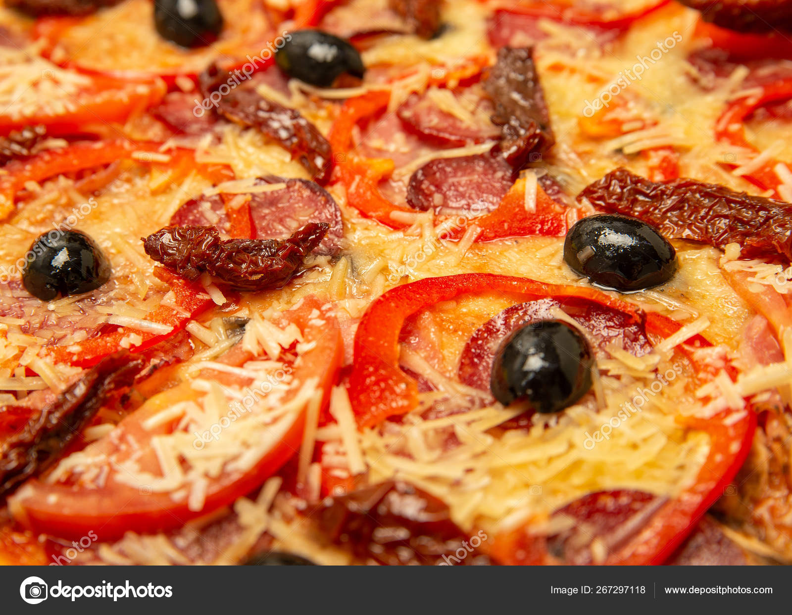 Pizza De Fond Texture De Pizza Au Fromage A La Saucisse Et Olives Poivrees Image Libre De Droit Par Simikov C Pizza De Fond Texture De Pizza Au Fromage A La Saucisse Et Olives Poivrees Image Libre De Droit Par Simikov C