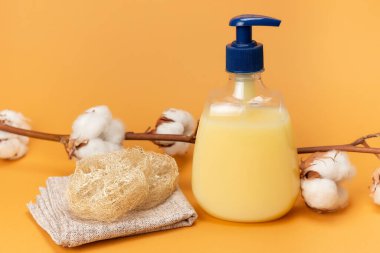 Şampuan, Sıvı Sabun, Aromatik Banyo Tuzu ve Diğer Tuvaletler.