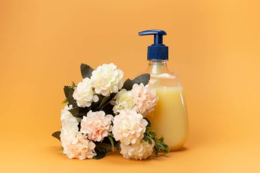 Şampuan, Sıvı Sabun, Aromatik Banyo Tuzu ve Diğer Tuvaletler.