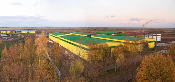 Prefabrik binaların modern hızlı inşaatı.