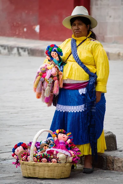 San Miguel Allende Guanajuato México Junio 2018 Mujer Indígena Vendiendo —  Fotos de Stock