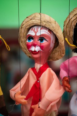 Meksika geleneksel oyuncak sokak pazarında, sığ derinlik-in tarla.