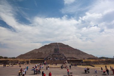 San Juan Teotihuacan, Meksika - 26 Aralık 2018: etkileyici Teotihuacan Vadisi Meksika City, San Juan Teotihuacan, Meksika yakınındaki gelen turist.