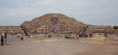 San Juan Teotihuacan, Meksika - 26 Aralık 2018: etkileyici Teotihuacan Vadisi Meksika City, San Juan Teotihuacan, Meksika yakınındaki gelen turist.