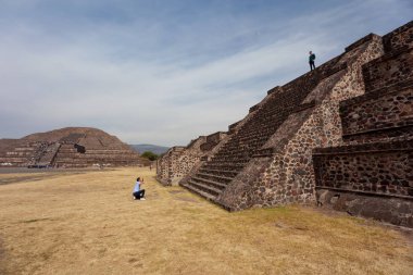 San Juan Teotihuacan, Meksika - 26 Aralık 2018: etkileyici Teotihuacan Vadisi Meksika City, San Juan Teotihuacan, Meksika yakınındaki gelen turist.