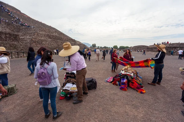 San Juan Teotihuacan Mexico Dec 2018 Indigenous Sellers Selling Artcraft — Stock Photo, Image