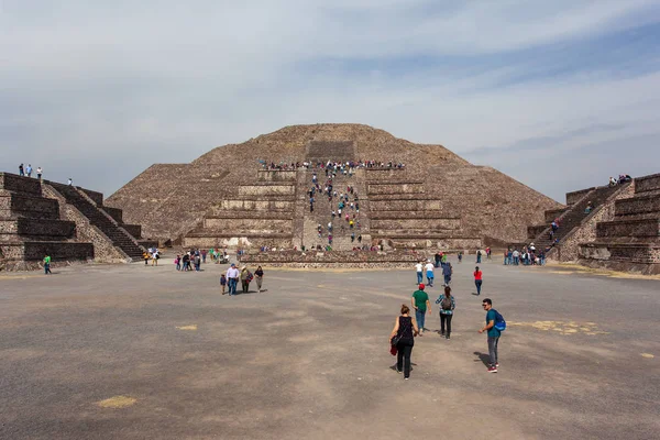 San Juan Teotihuacan Mexico Dec 2018 Tourists Visiting Impresive Teotihuacan — Stock Photo, Image