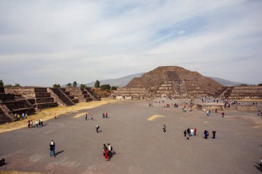 San Juan Teotihuacan, Meksika - 26 Aralık 2018: etkileyici Teotihuacan Vadisi Meksika City, San Juan Teotihuacan, Meksika yakınındaki gelen turist.