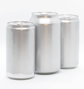 Alan beyaz, sığ derinliği içinde şişe.