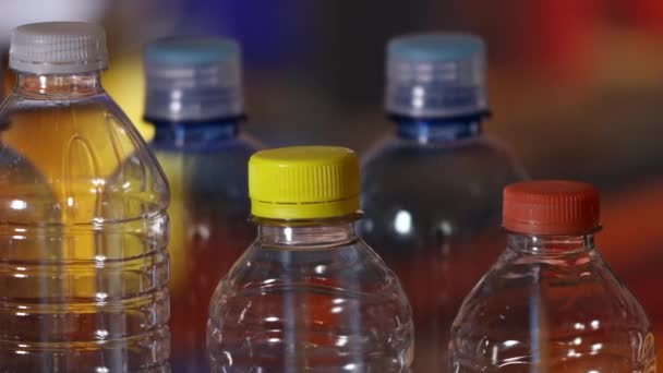 Pet Botella Plástico Profundidad Campo Poco Profunda — Vídeos de Stock