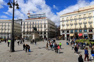 Madrid'de işlek sokak, İspanya.