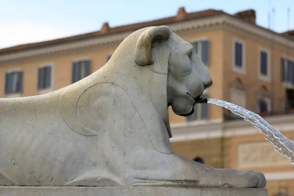 Fonte na Piazza del Popolo — Fotografia de Stock