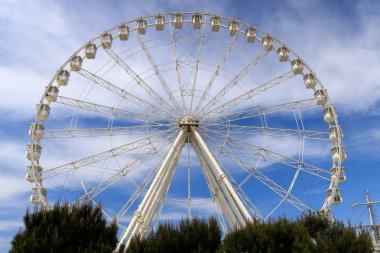 Marsilya'da dönme dolap, Fransa.