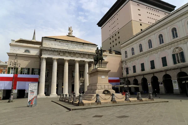 Giuseppe Garibaldi Heykeli ve Opera Tiyatrosu — Stok fotoğraf