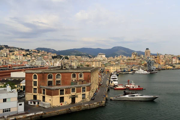 Hafen in Genua Italien — Stockfoto
