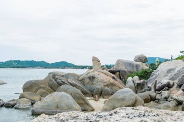 Surat Thani, Tayland - Haziran 25: Hin-Ta Hin-Yai üzerinde 25 Haziran 2017 yılında Surat Thani, Tayland Koh Samui dönüm noktası olduğunu.