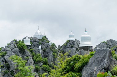 Chalermprakiat Tapınağı güzel Tay Tapınak, tapınak Lampang, Thailand, dağın zirvesinde