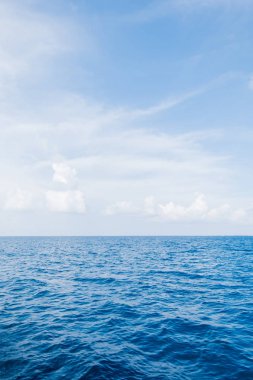 Maldivler Sakin Deniz ve Mavi Gökyüzü Arka Plan