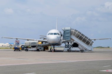 Erkek, Maldivler - Uçak ve motor Velana Uluslararası Havaalanı'nda Erkek, Maldivler Nisan'da 22, 2019