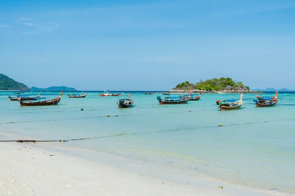 Морской брит, красивый на острове Фалал в Андаманском море, остров Ко Липе, Таиланд — стоковое фото