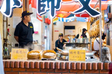 Taipei, Tayvan - New Taipei 'nin Ruifang Bölgesi' ndeki Jiufen eski sokak pazarı. 5 Ekim 2019 'da