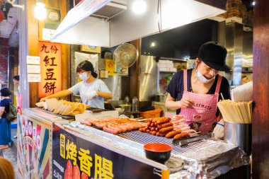 Taipei, Tayvan - New Taipei 'nin Ruifang Bölgesi' ndeki Jiufen eski sokak pazarı. 5 Ekim 2019 'da
