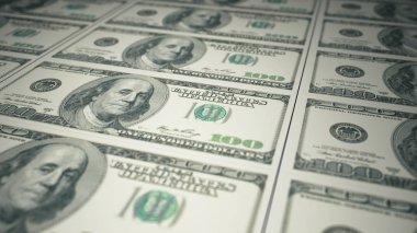 Yüz dolarlık banknotlar sorunsuz animasyon iş kavramı 3d çizim yazdırma konveyör