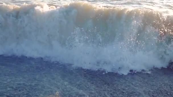 Hermosa vista calmante de la puesta de sol en el mar tropical — Vídeo de stock