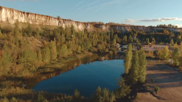 Ujęcia kreda gór i natury, jeziora i pięknej — Wideo stockowe