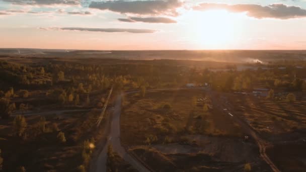 Images aériennes dolly zoom effet parallaxe au coucher du soleil — Video