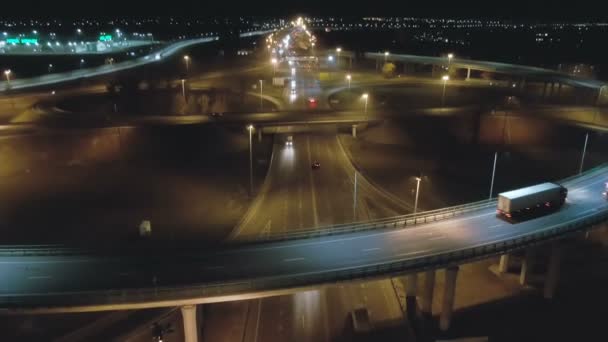 Aerial 4k view urban night traffic on the illuminated roundabout — Stock Video