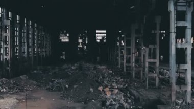 4 k hava manzara. Savaştan sonra kırık cam, imha, korkutucu endüstriyel kompozisyon terk edilmiş fabrikası yok