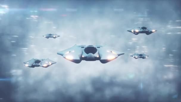 未来の シーン 霧の中でハイテク都市の航空機の飛行 — ストック動画