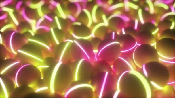 4k 3D Animation eines Haufens abstrakter neonfarbener Leuchtkugeln und Kugeln, die rollen und fallen. — Stockvideo