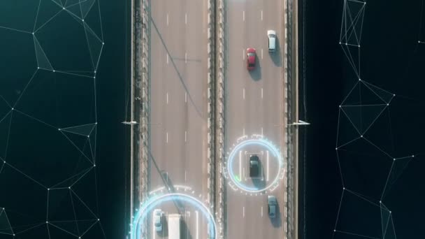 Vista aérea de 4k de los coches de piloto automático que conducen por una carretera con tecnología que los rastrea, que muestra la velocidad y quién controla el coche. efectos visuales clip disparo . — Vídeos de Stock