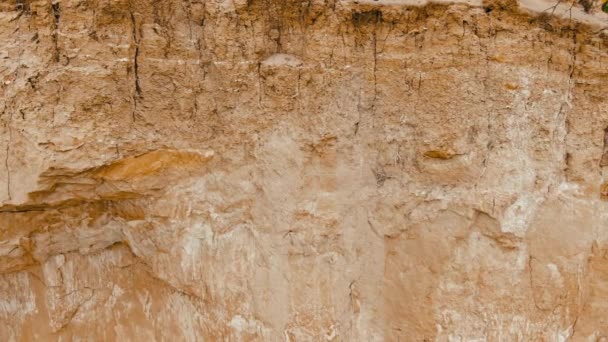 Texturierte Reliefoberfläche der Berge aus nächster Nähe. Felsiger Boden — Stockvideo