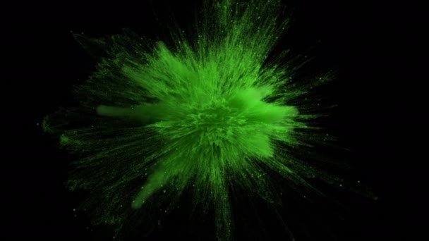 Explosión de polvo de color verde sobre fondo negro aislado. 3d renderizar super cámara lenta — Vídeos de Stock