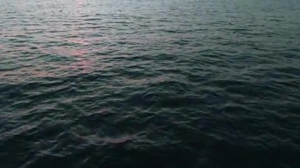 Aerial 4k view. Stunning sunset sun over the sea. Beautiful cinematic scene. Golden sun sets over the horizon, flying above the surface of the water — Stock Video