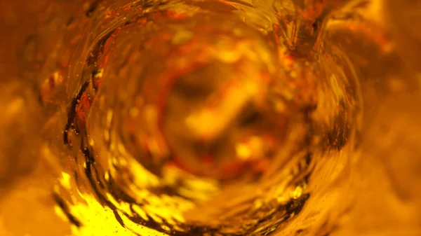 Cerveja Com Bolhas Move Copo Câmera Lenta Fundo Água Abstrato — Fotografia de Stock