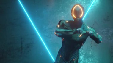 Parlak neon ışıkları olan metal bir arka planda dans eden uzaylı robot. Mutluluk ve zafer kavramı. Kusursuz 3D döngü oluşturucu