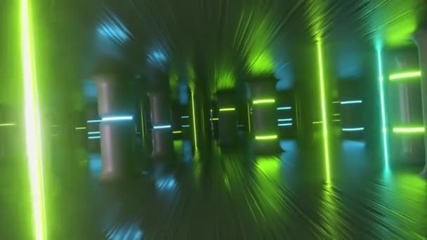 Fliegen Sie durch einen futuristischen Korridor entlang neongläserner Säulen und Säulen. Modernes ultraviolettes Neonlicht. Nahtlose 3D-Renderschleife — Stockvideo