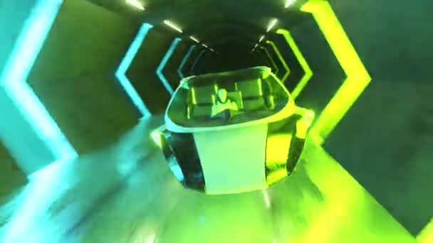 Ein Roboter am Steuer eines futuristischen Autos in einem langen Tunnel. Künstliche Intelligenz und Zukunftskonzept. Nahtlose 3D-Renderschleife. — Stockvideo